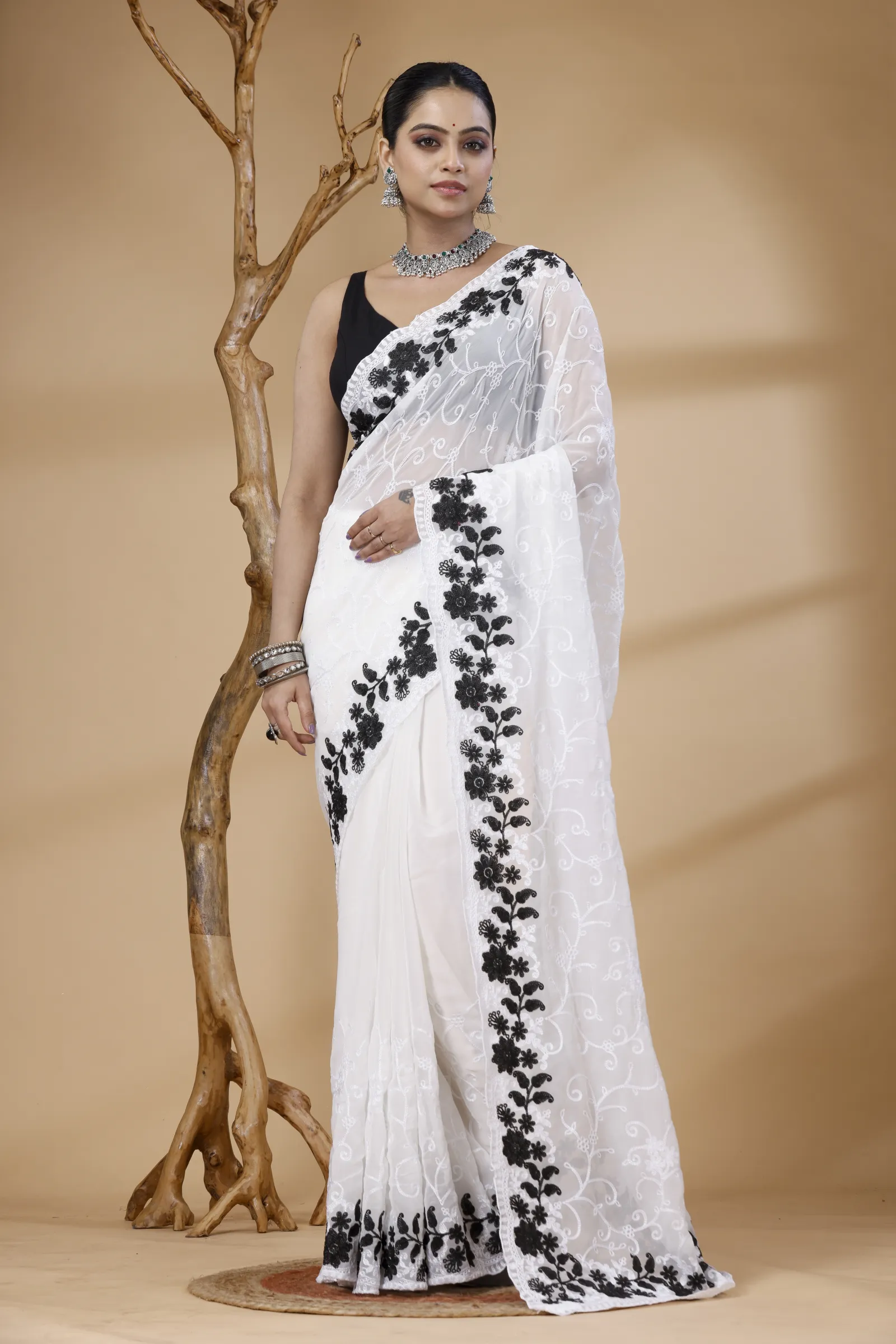 Snow White Floral Contrast Saree